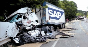 En kraschad lastbil med SAPs logotype