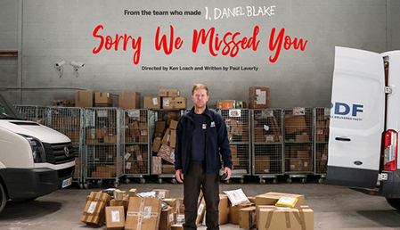 Rick med högen av paket - affisch för filmen Sorry we missed you